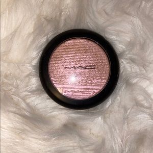 MAC Showgold Highlighter